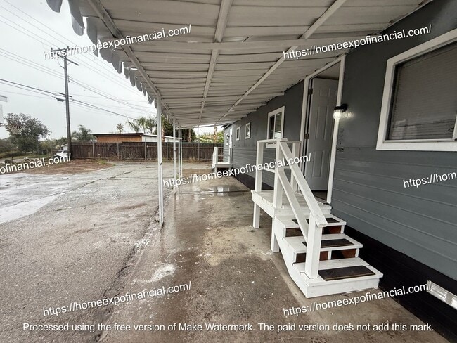 Building Photo - Nice home with a big lot in the city of Pe...