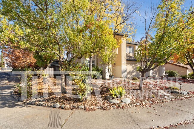 Foto del edificio - Spacious Custom Folsom Home with 4 bedroom...