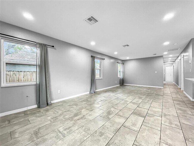 Building Photo - 6809 S Himes Ave
