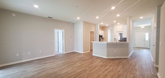 Foto del edificio - 4-Bedroom, 3-Bathroom in Lakeland