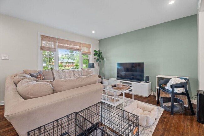 Foto del edificio - 9907 Drexel Ln