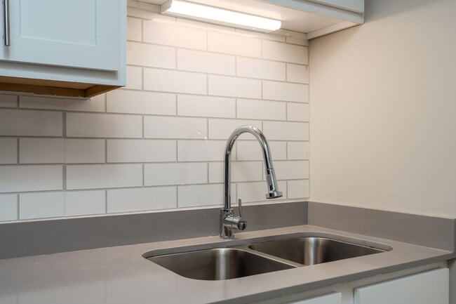 Building Photo - Kingsport Crossing