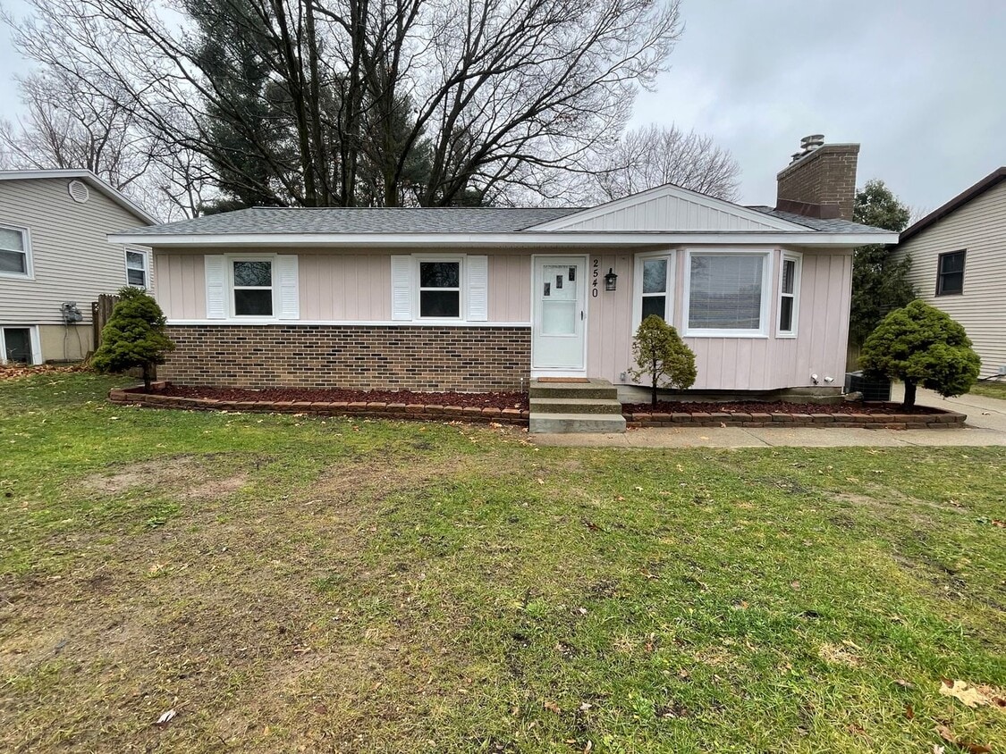 to this charming 4bedroom, 1.5ba... House Rental in Wyoming