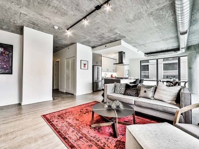 Building Photo - 469 E Ohio St