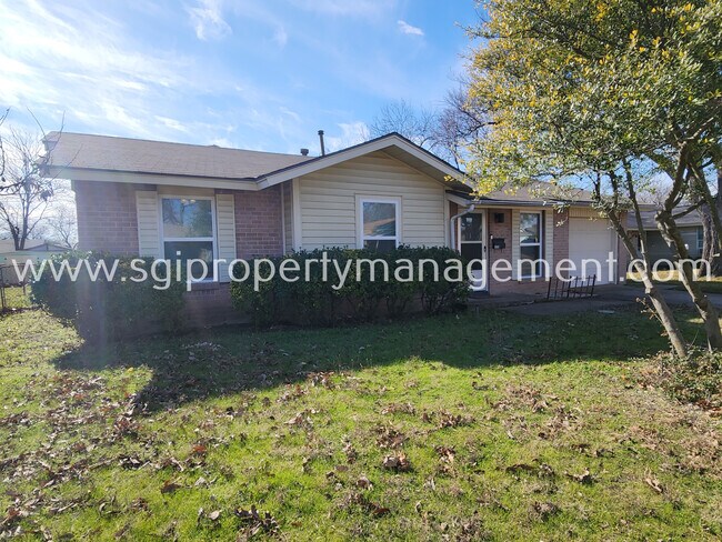 Foto del edificio - Updated home ready for move in