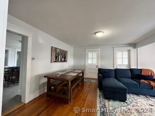 Building Photo - 615 Main St