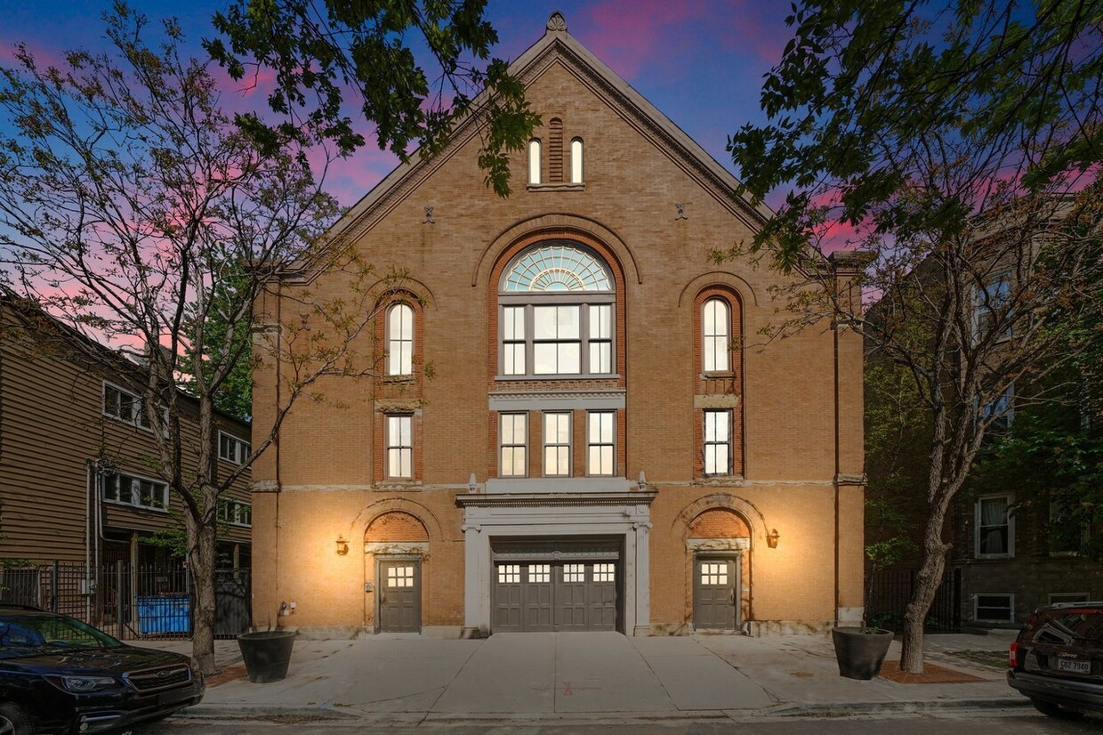 Primary Photo - 1547 N Leavitt St