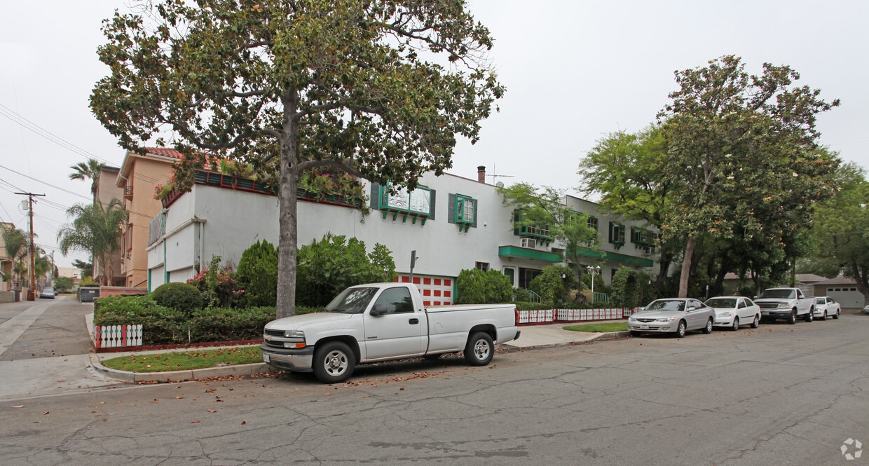 Building Photo - 825 S 6th St