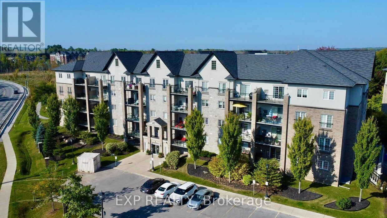 Photo principale - 42-142 Ferndale Dr S