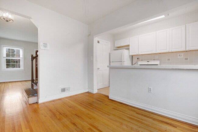 Foto del edificio - 502 Peabody St NE