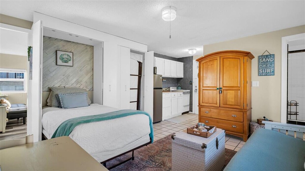 Foto principal - 483 E Shore Dr