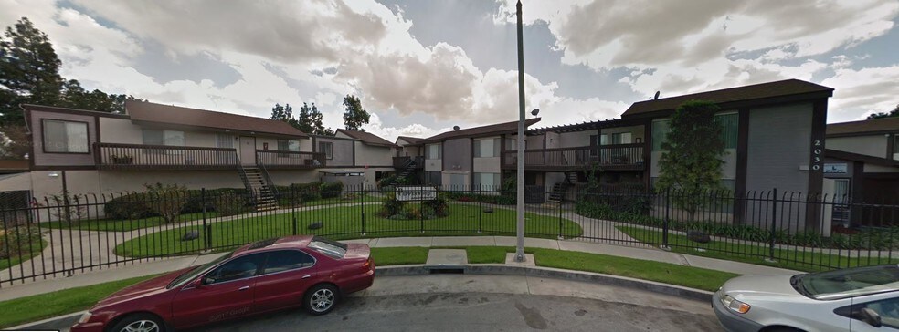 Primary Photo - 2030 N Derek Dr