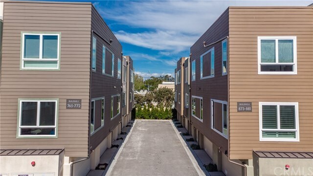 Foto del edificio - 877 Doheny Way