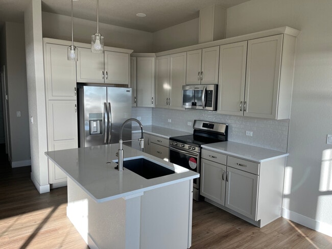 Foto del edificio - 4176 Trapper Lake Dr