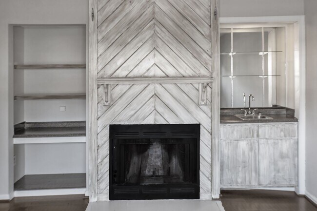 Foto del edificio - 8016 Thelen St