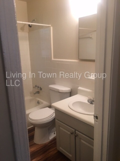 Foto del edificio - Beautiful, Recently Renovated 2 Bedroom Flat