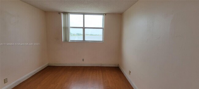 Building Photo - 480 Executive Center Dr