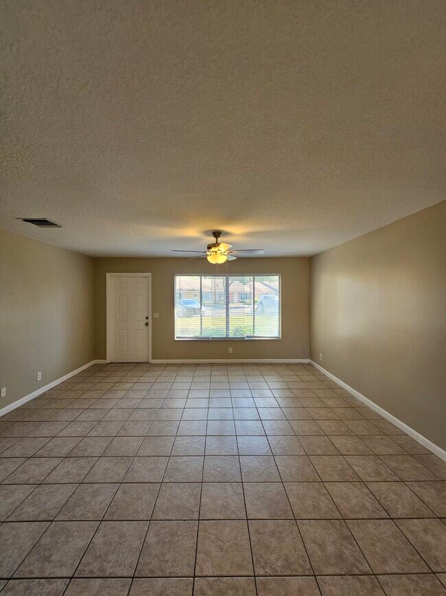 Foto del edificio - 4768 Orleans Ct