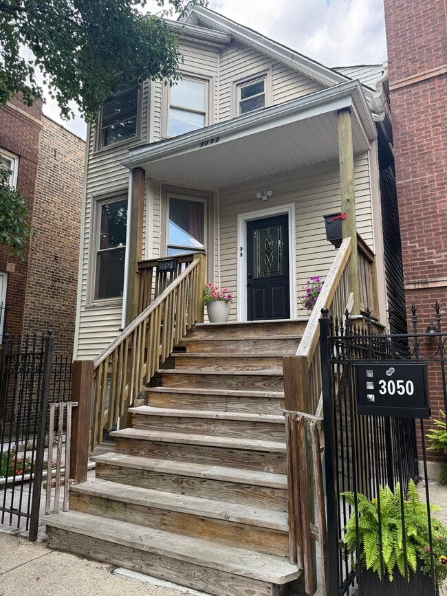 Building Photo - 3052 W Lyndale St