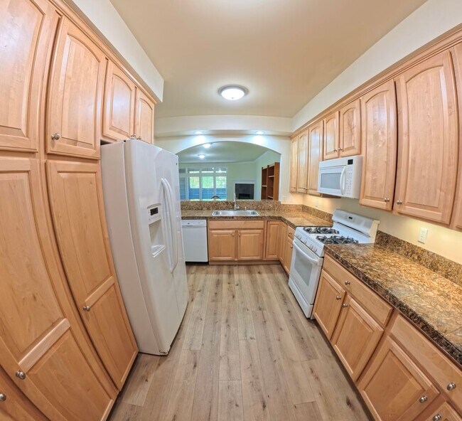 Building Photo - Riverwoods 2 Bedroom Condo