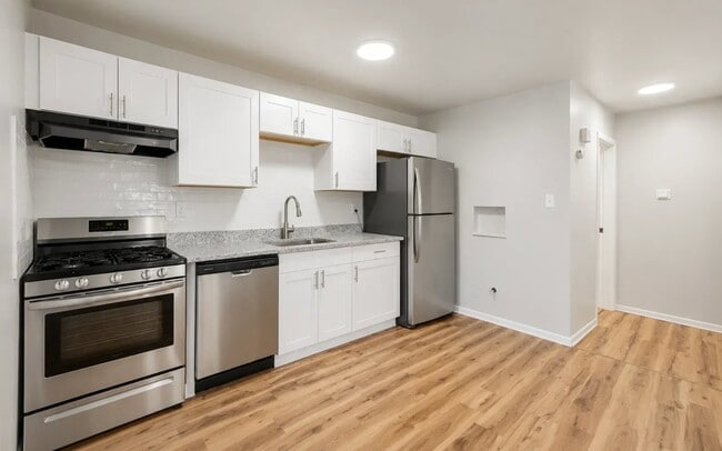 Building Photo - 319-321 E Brookside St