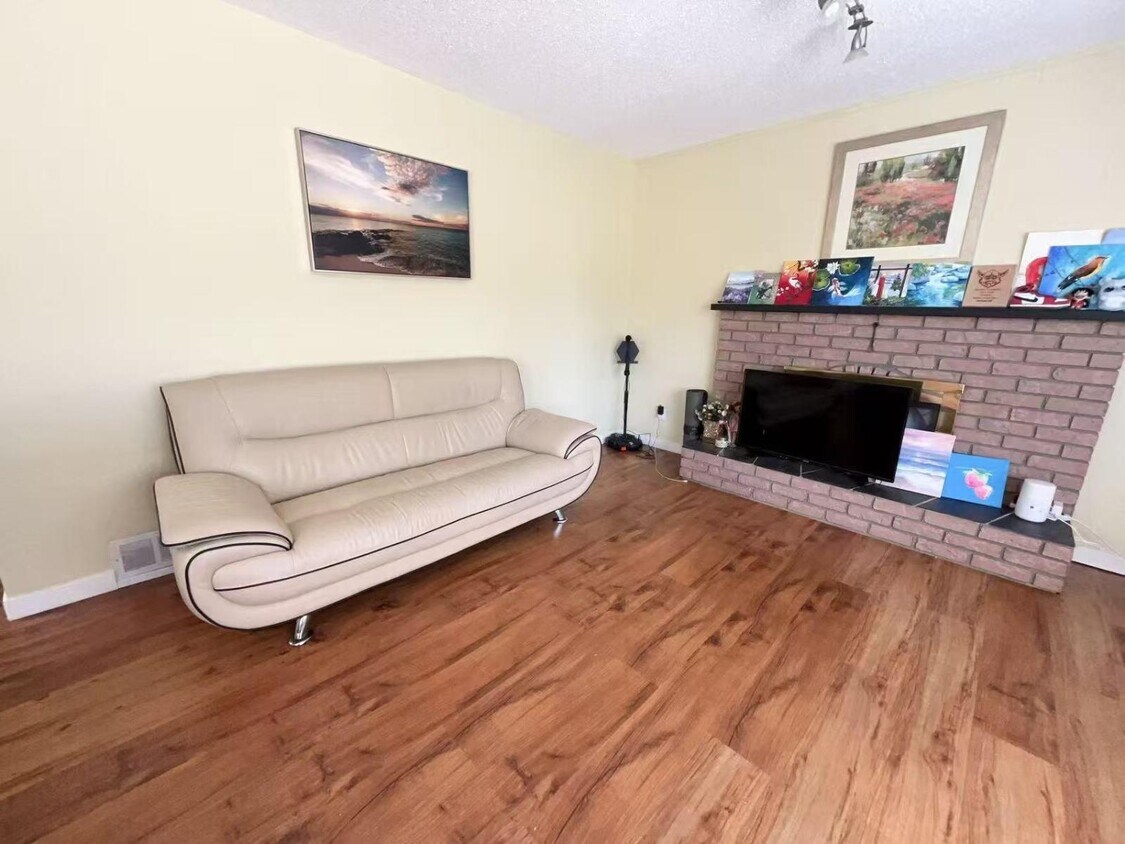 Primary Photo - 89 Watson Dr