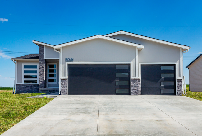 Building Photo - 14745 Stonecrop Dr
