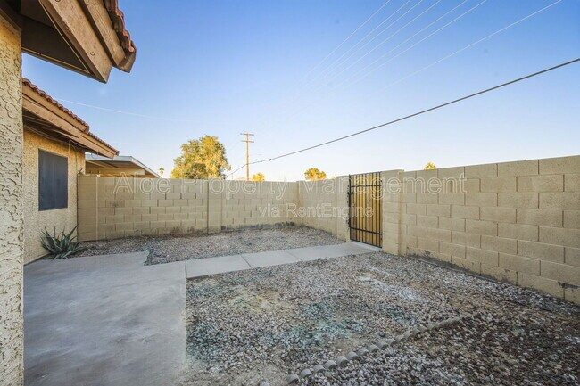 Foto del edificio - 9953 E Billings St