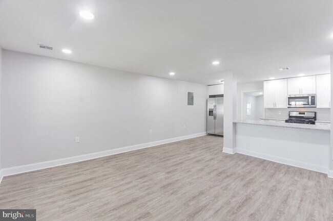 Building Photo - 448 Remsen Ave