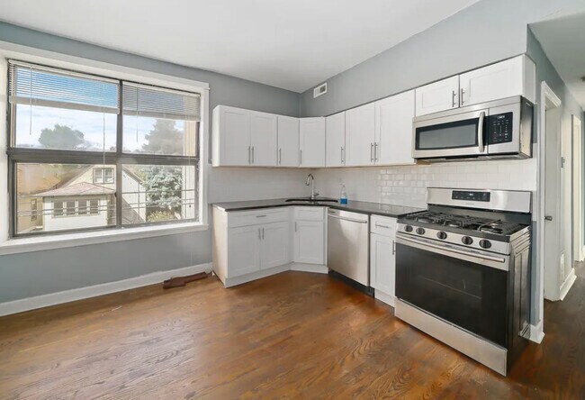 Foto del edificio - 2544 N Harding Ave