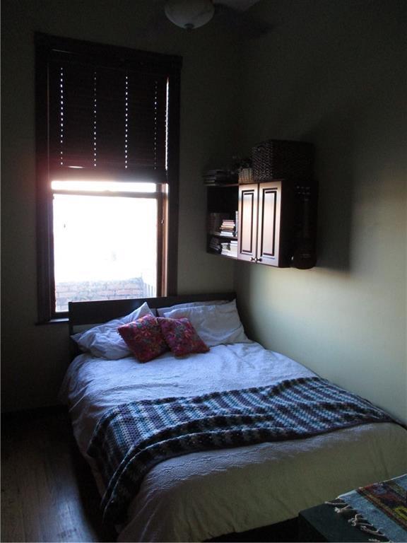 Building Photo - 304 Gloucester St