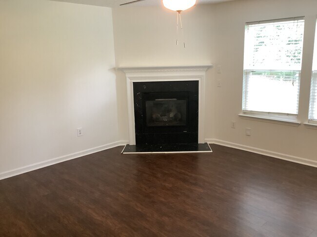 Building Photo - 6527 Forest Cross Dr