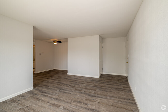 1BR, 1BA - 700SF - Pinewood Apartments