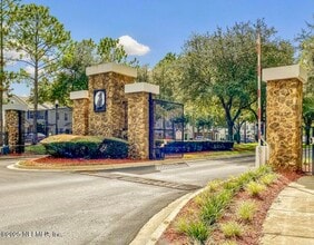 Building Photo - 3502 Summerlin Ln N