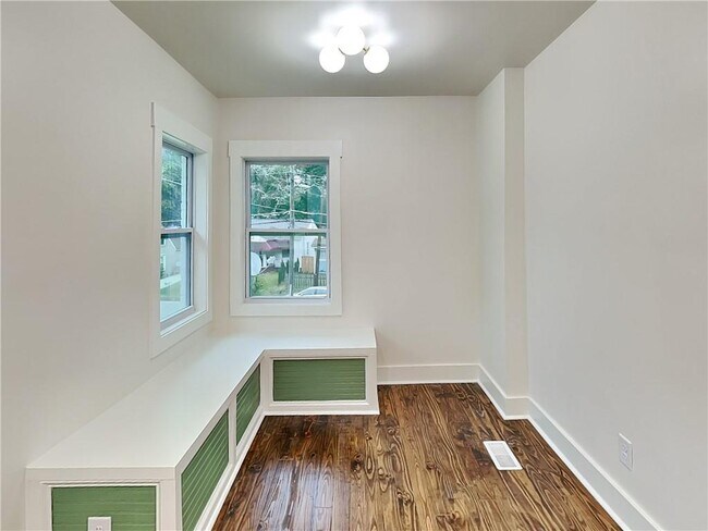 Building Photo - 108 Burbank Dr NW