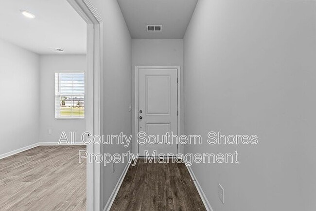 Building Photo - 136 Talladega Dr