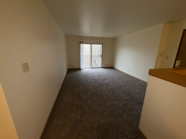 Building Photo - Maple Leaf Apartments