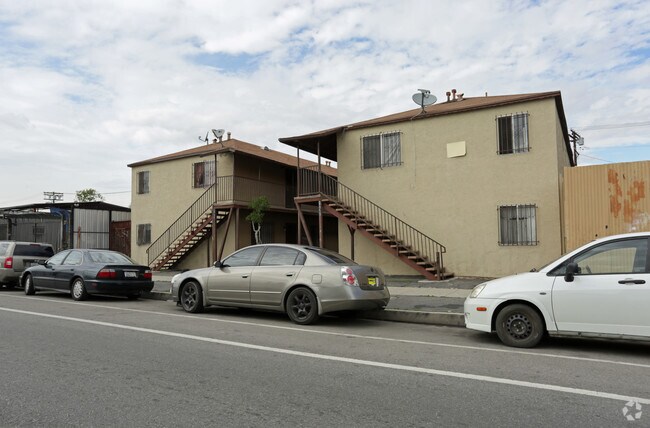 Foto principal - 927-943 E 108th St