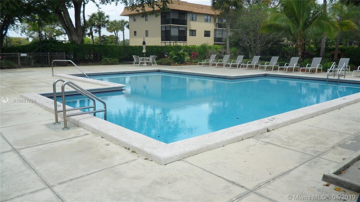 Primary Photo - 6075 N Sabal Palm Blvd