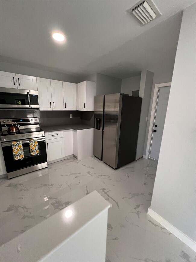 Foto del edificio - 285 NE 43rd St