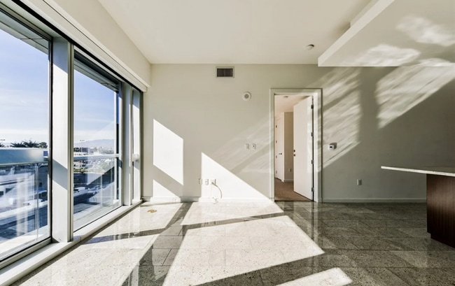 Building Photo - 4471 Dean Martin Dr