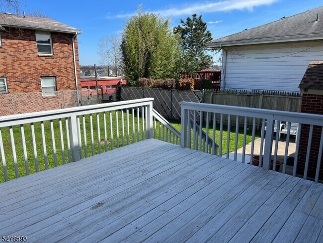 Building Photo - 252 Corabelle Ave
