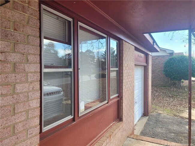 Building Photo - 1219 Chilton Dr