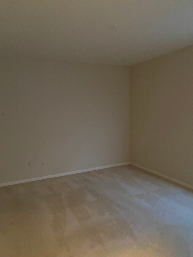 primary bedroom - 1307 Bridgewater Way N