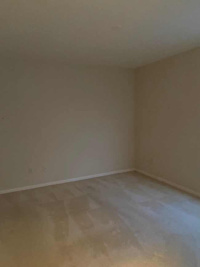 primary bedroom - 1307 Bridgewater Way N