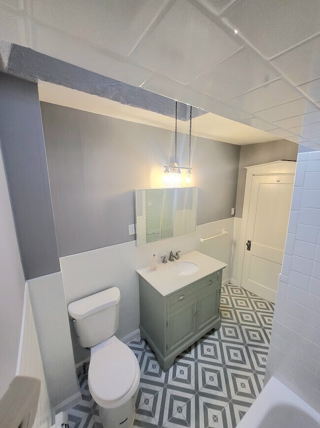 Foto del edificio - 638 E Locust Ave
