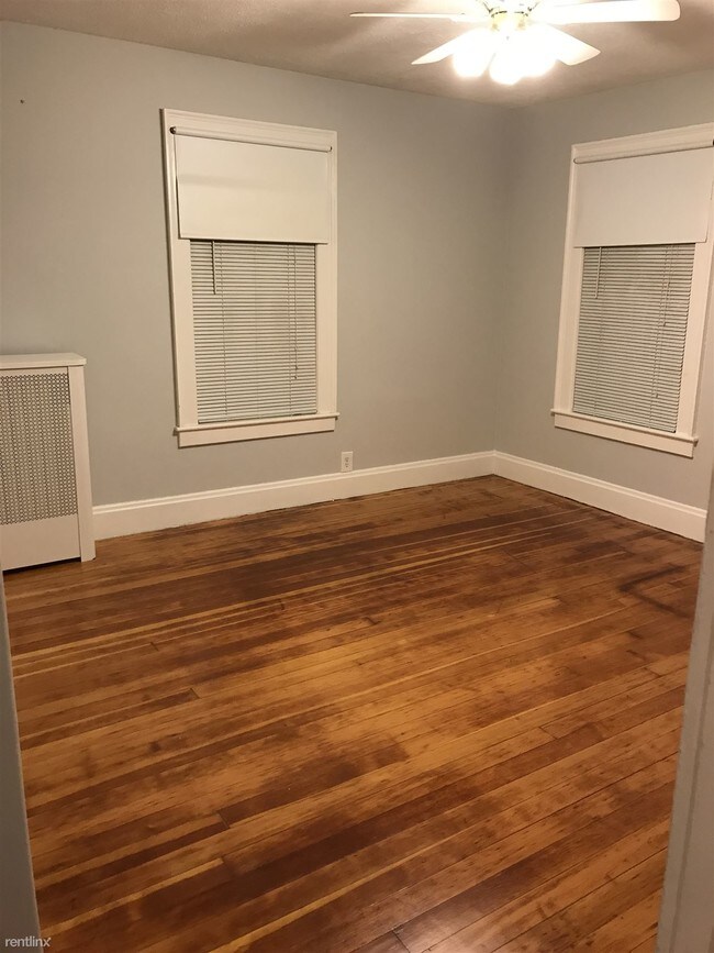 Building Photo - 3 br, 1 bath Duplex - 38 Richards St