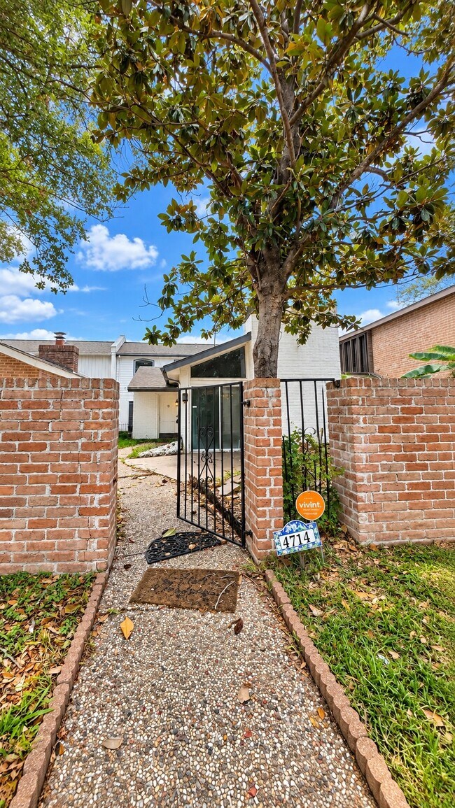 Building Photo - 4714 N Cashel Cir