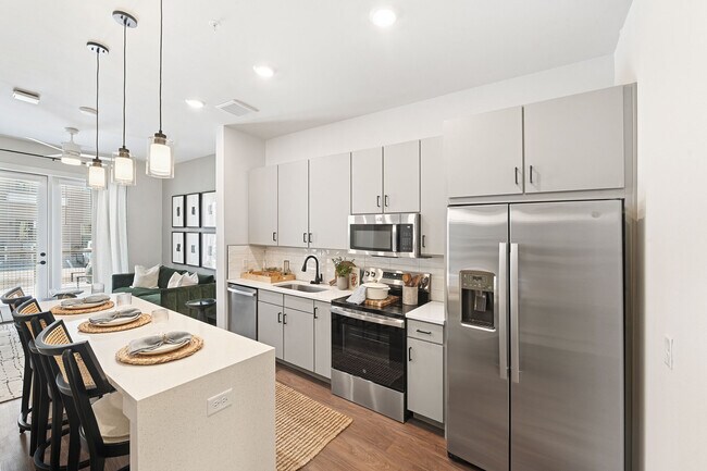 Building Photo - Caroline Eastside