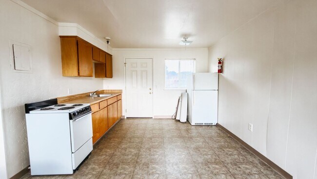 Foto del edificio - Charming 2-Bedroom Apartment Near the Hammond Trail – McKinleyville, CA